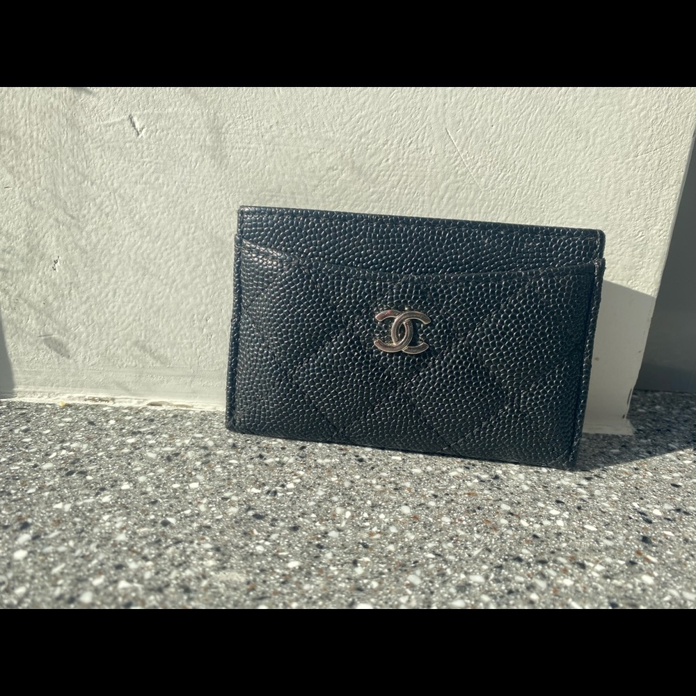 CHANEL
Caviar Quilted Card Holder Black
